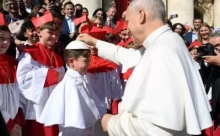 Tiếp kiến chung (8/10): Chúa Phục Sinh đến gần cách âm thầm, như một người lữ khách