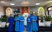 Các thành viên Hiệp Hội Kinh Mân Côi Đa Minh Việt Nam  thuộc Giáo hạt chính toà Thanh Hóa  gặp gỡ và mừng kính trọng thể Đức Mẹ Mân Côi