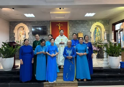 C&aacute;c th&agrave;nh vi&ecirc;n Hiệp Hội Kinh M&acirc;n C&ocirc;i Đa Minh Việt Nam  thuộc Gi&aacute;o hạt ch&iacute;nh to&agrave; Thanh H&oacute;a  gặp gỡ v&agrave; mừng k&iacute;nh trọng thể Đức Mẹ M&acirc;n C&ocirc;i
