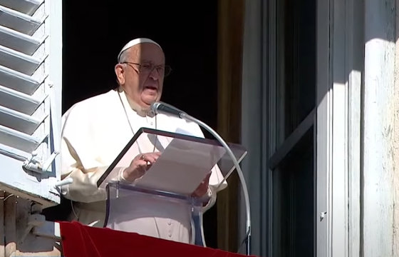 Kinh truyền tin 01/12: Hãy đứng thẳng và ngẩng đầu lên