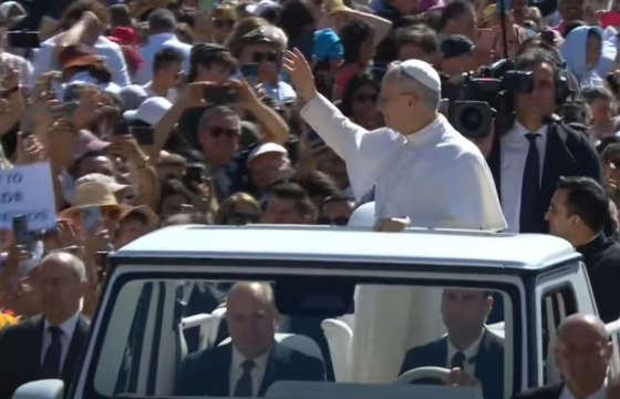 Tiếp kiến chung 28/5/2025 - ĐTC Lêô: Đứng trước đau khổ và yếu đuối của tha nhân, chúng ta chọn quan tâm chăm sóc họ hay ngoảnh mặt đi?