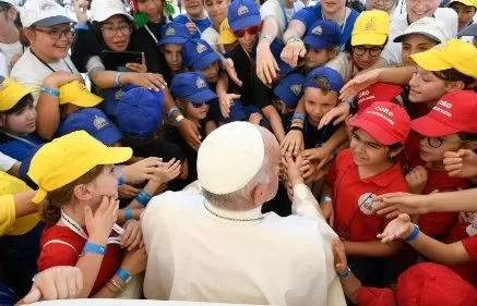 Đức Thánh Cha dâng lễ Chúa Ba Ngôi với các thiếu nhi