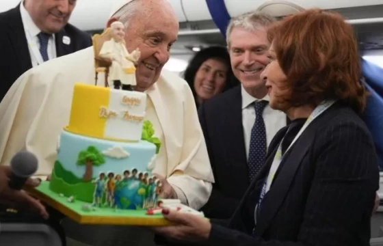 Cầu nguyện cho Đức Thánh Cha dịp ngài tròn 88 tuổi