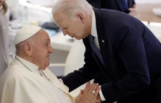 Tổng thống Biden trao tặng Đức Thánh Cha Huân chương Tự do