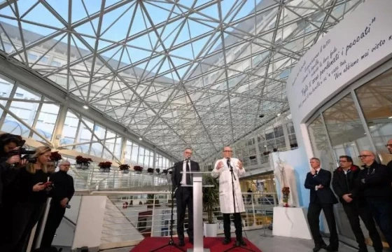 Họp báo tối 21/2: Đức Thánh Cha đáp ứng điều trị nhưng ra thoát khỏi nguy hiểm