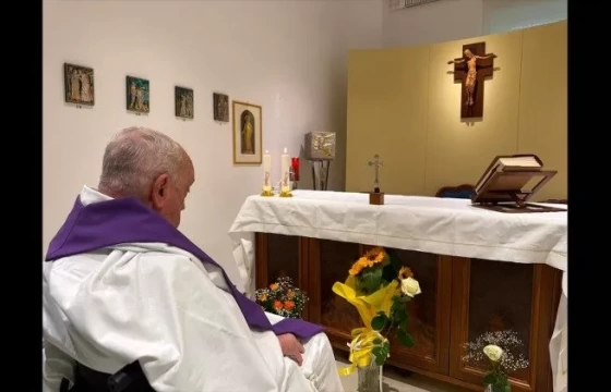 Hình ảnh đầu tiên của Đức Thánh Cha kể từ khi nhập viện