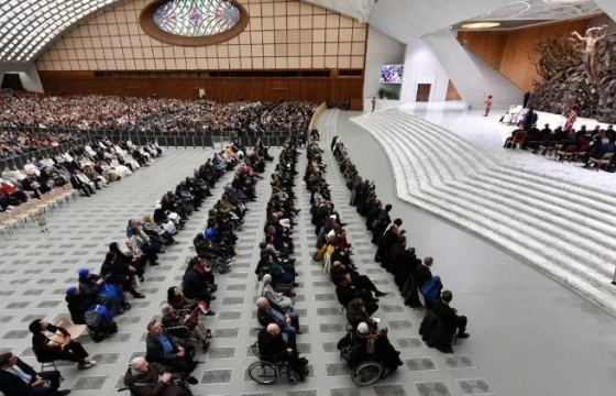 Đức Thánh Cha: Chúng ta phải dẹp bỏ các gánh nặng khiến lòng mình xa cách Chúa