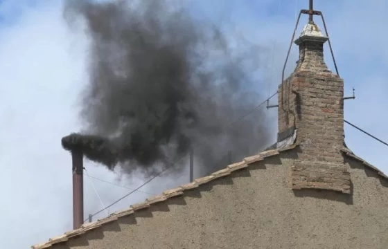 Sau 3 lần bỏ phiếu, các Hồng y vẫn chưa bầu chọn được Giáo hoàng mới