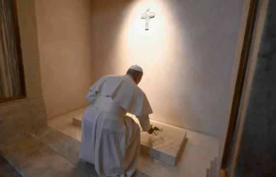 Đức Thánh Cha Lêô XIV viếng mộ Đức cố Giáo hoàng Phanxicô