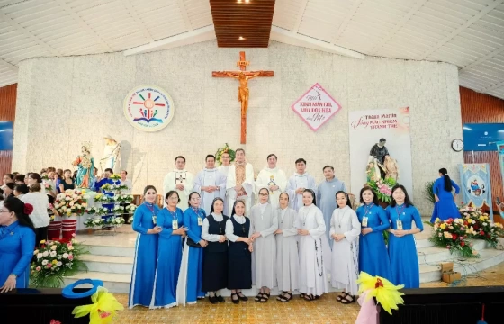 Hiệp Hội Kinh Mân Côi Đa Minh Việt Nam hành hương Mân Côi tại đền Thánh Martinô cầu nguyện cho sứ vụ Loan Báo Tin Mừng của Tỉnh Dòng